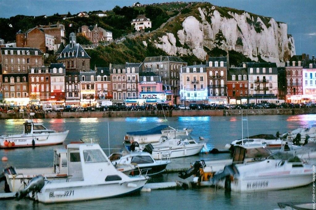 Logement A Deux Pas De La Plage Et Des Commerces Le Tréport Buitenkant foto